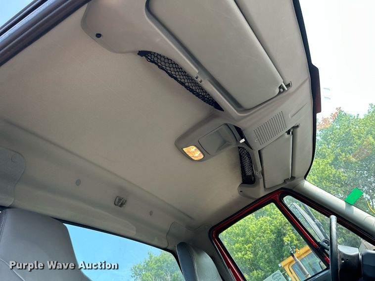 image for item DS8820 2014 International DuraStar 4300  spreader truck