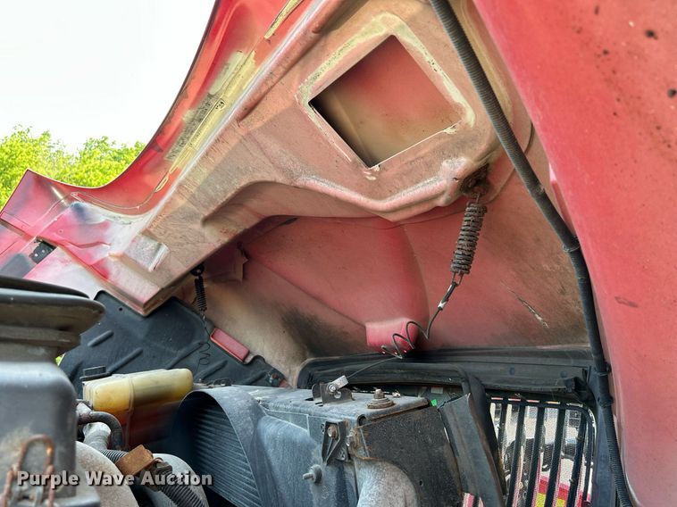 image for item DS8820 2014 International DuraStar 4300  spreader truck