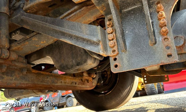 image for item DS8820 2014 International DuraStar 4300  spreader truck