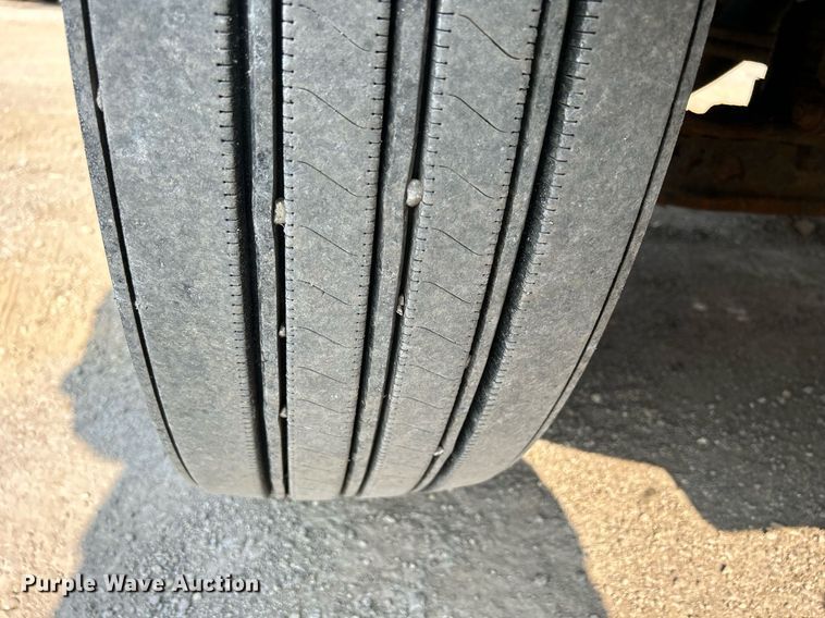 image for item DS8820 2014 International DuraStar 4300  spreader truck