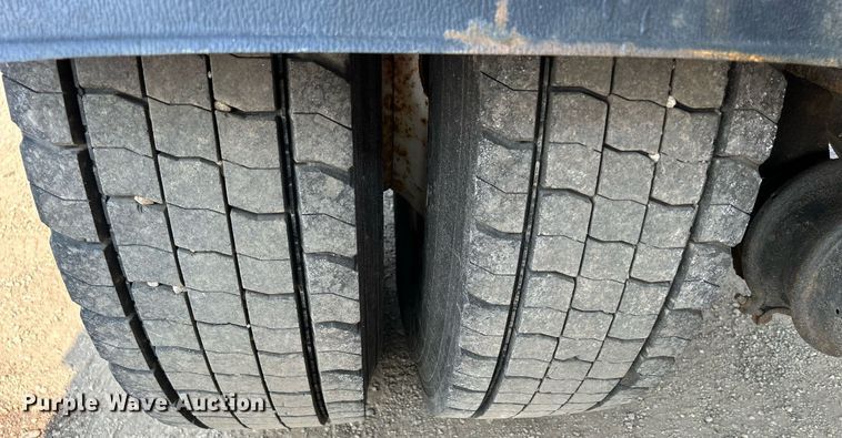 image for item DS8820 2014 International DuraStar 4300  spreader truck