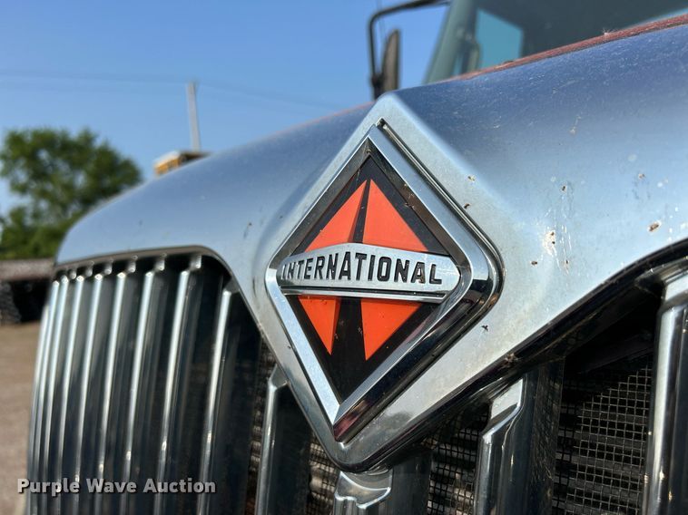 image for item DS8820 2014 International DuraStar 4300  spreader truck