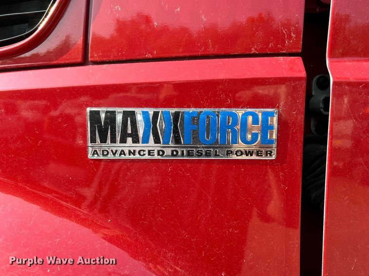 image for item DS8820 2014 International DuraStar 4300  spreader truck