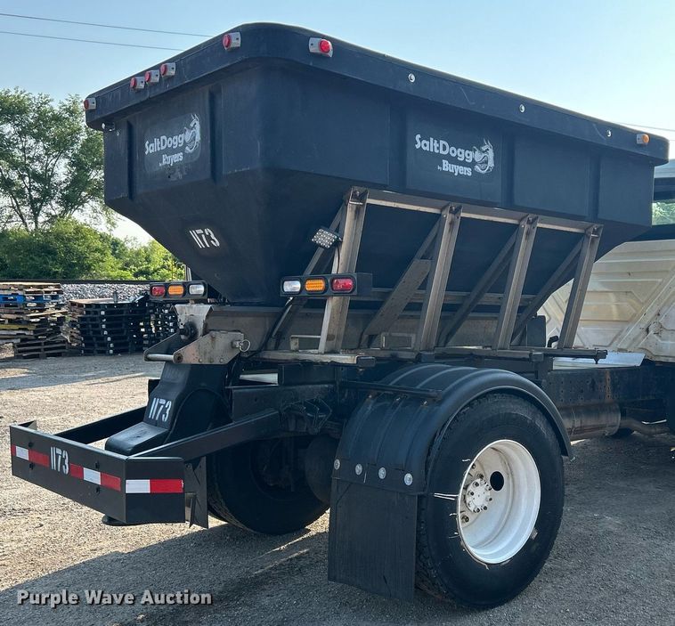 image for item DS8821 2005 International 4300  spreader truck