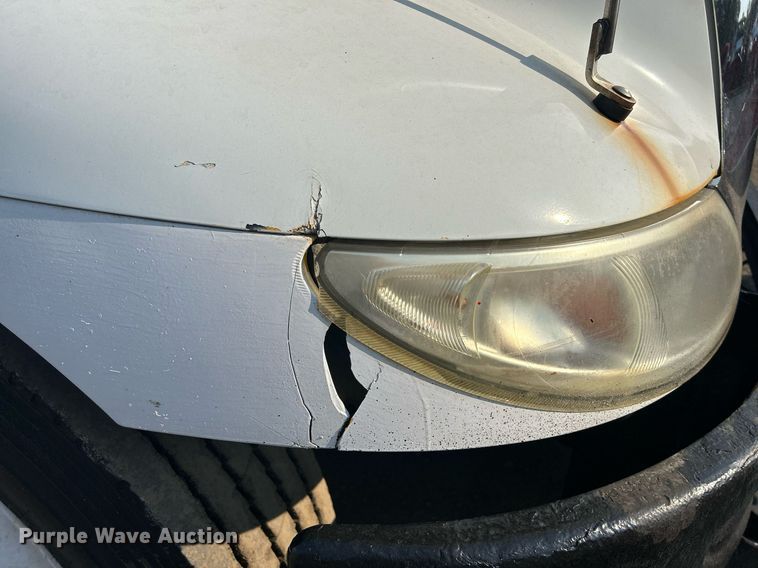 image for item DS8821 2005 International 4300  spreader truck