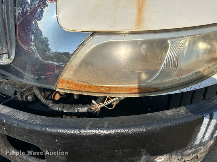 image for item DS8821 2005 International 4300  spreader truck