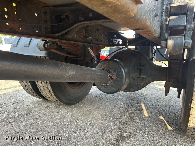 image for item DS8821 2005 International 4300  spreader truck