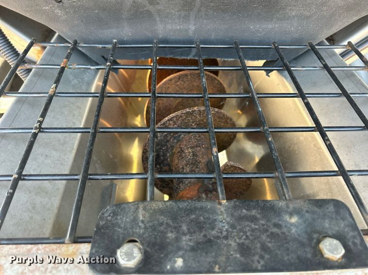 image for item DS8821 2005 International 4300  spreader truck