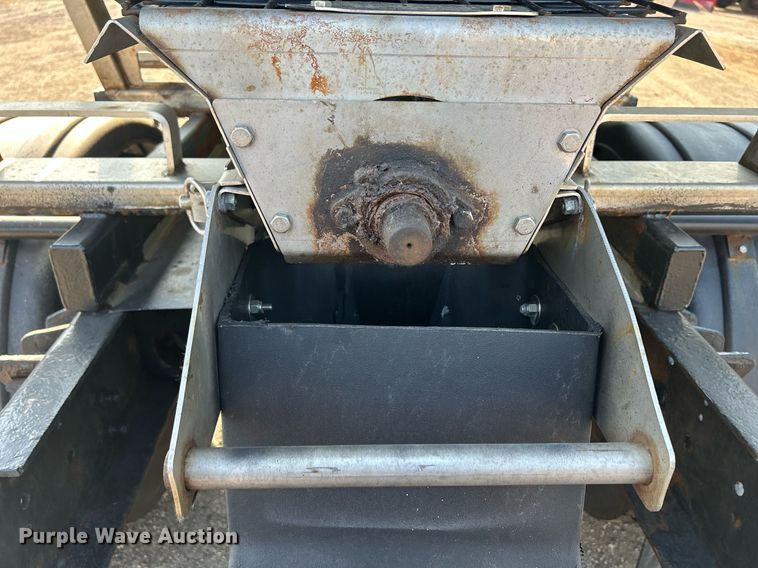 image for item DS8821 2005 International 4300  spreader truck