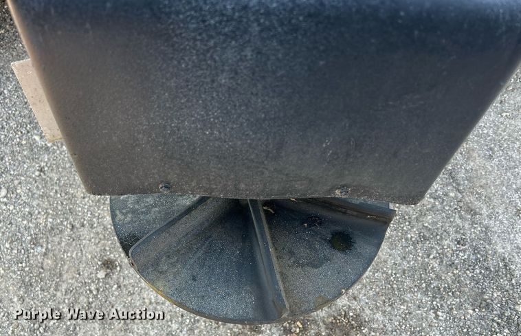 image for item DS8821 2005 International 4300  spreader truck