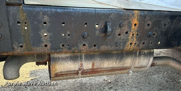 image for item DS8821 2005 International 4300  spreader truck