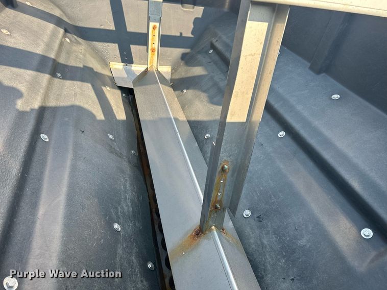 image for item DS8821 2005 International 4300  spreader truck