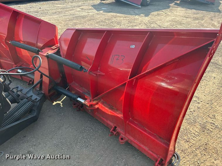 image for item DS8821 2005 International 4300  spreader truck