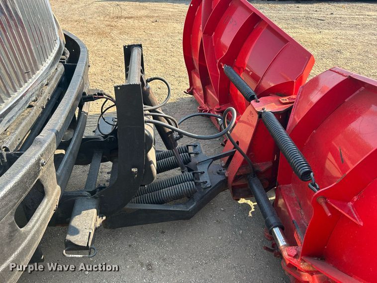 image for item DS8821 2005 International 4300  spreader truck