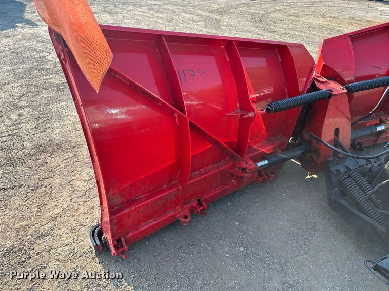 image for item DS8821 2005 International 4300  spreader truck