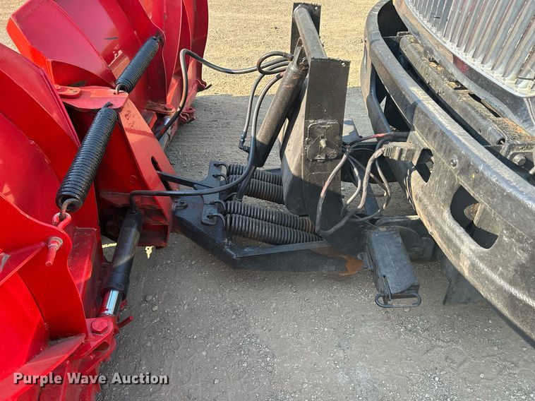 image for item DS8821 2005 International 4300  spreader truck