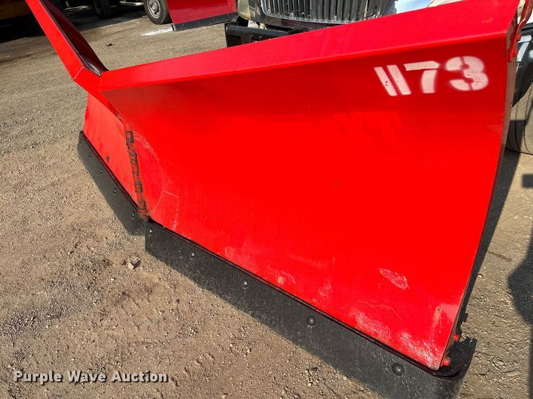 image for item DS8821 2005 International 4300  spreader truck