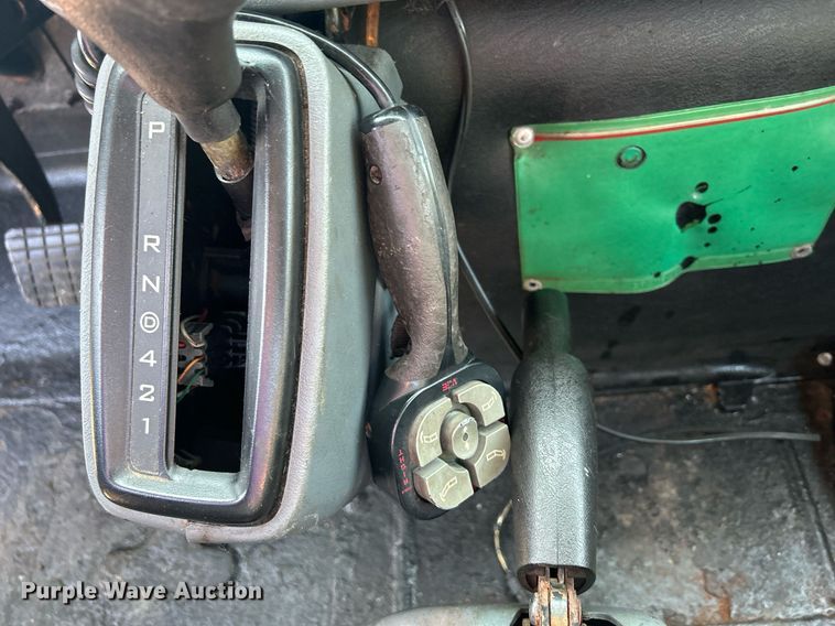 image for item DS8821 2005 International 4300  spreader truck