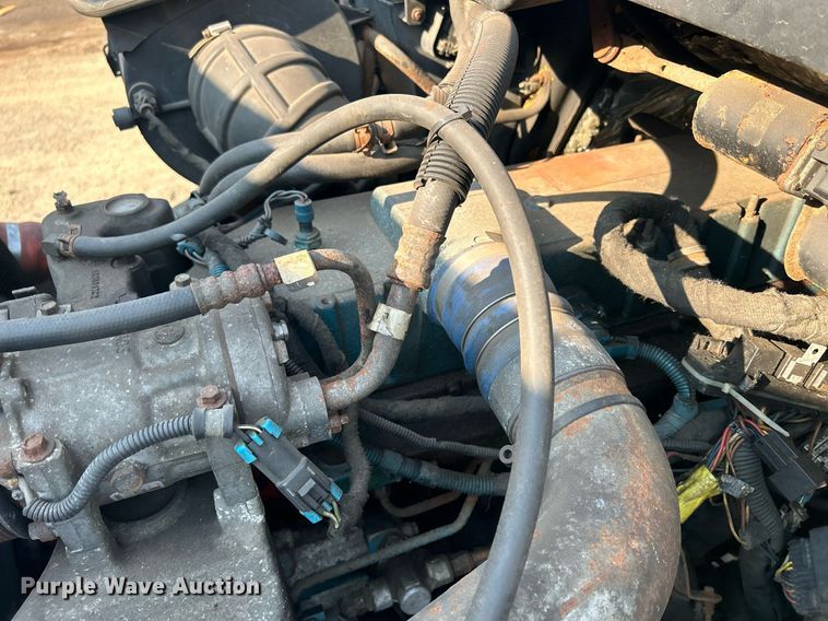 image for item DS8821 2005 International 4300  spreader truck