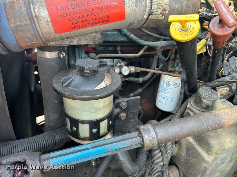 image for item DS8821 2005 International 4300  spreader truck