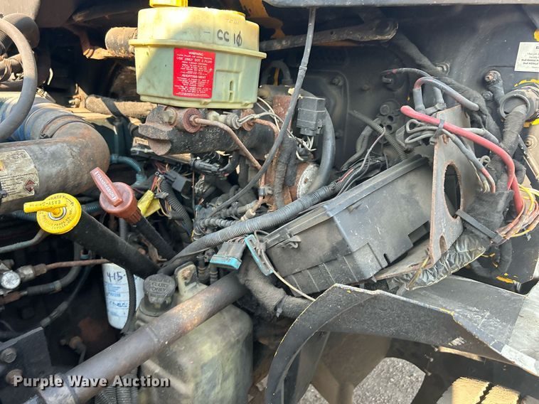 image for item DS8821 2005 International 4300  spreader truck