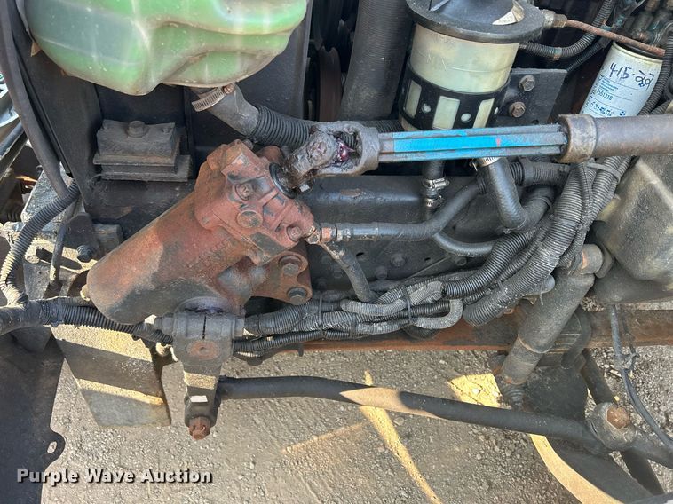 image for item DS8821 2005 International 4300  spreader truck