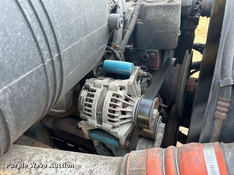 image for item DS8821 2005 International 4300  spreader truck