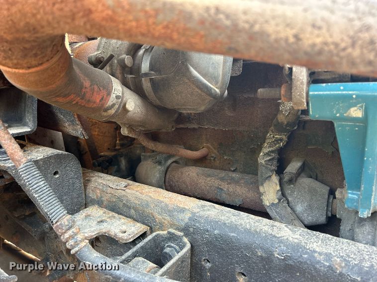 image for item DS8821 2005 International 4300  spreader truck