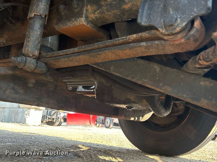 image for item DS8821 2005 International 4300  spreader truck