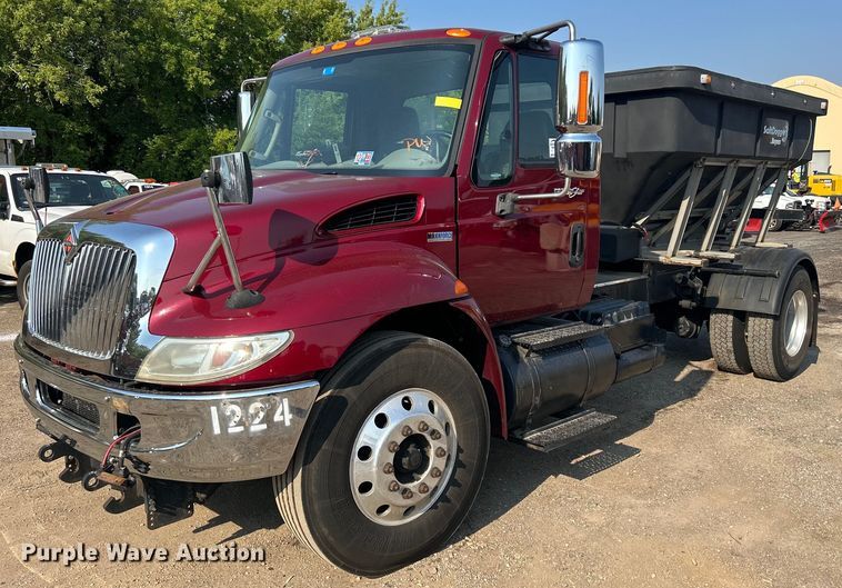 image for item DS8822 2012 International DuraStar 4300  spreader truck