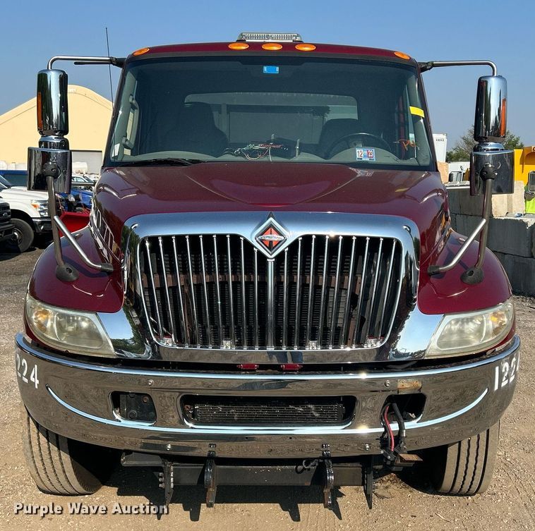 image for item DS8822 2012 International DuraStar 4300  spreader truck