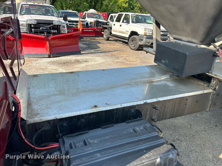 image for item DS8822 2012 International DuraStar 4300  spreader truck