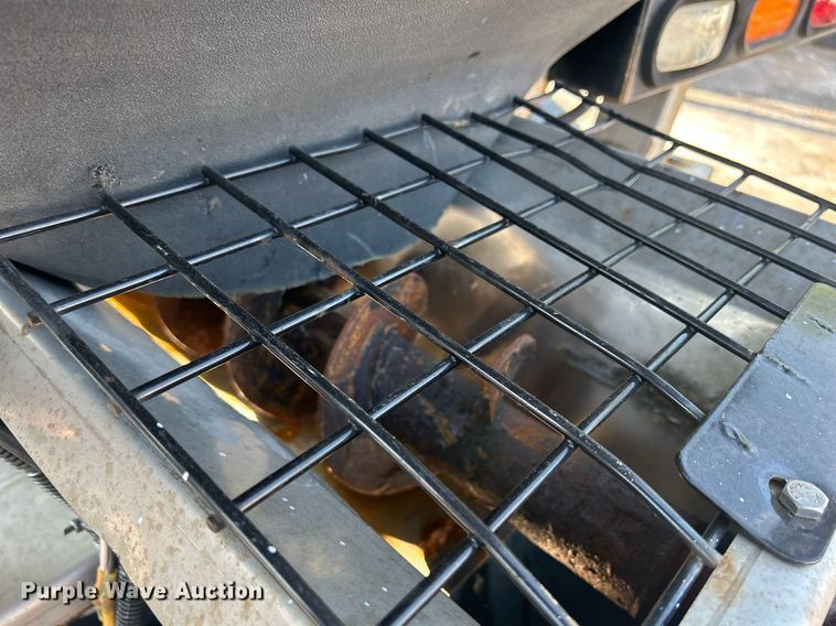 image for item DS8822 2012 International DuraStar 4300  spreader truck