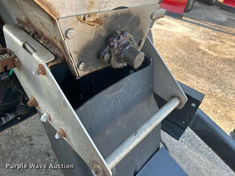 image for item DS8822 2012 International DuraStar 4300  spreader truck