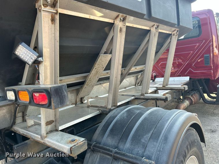 image for item DS8822 2012 International DuraStar 4300  spreader truck