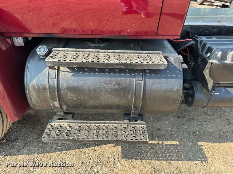 image for item DS8822 2012 International DuraStar 4300  spreader truck