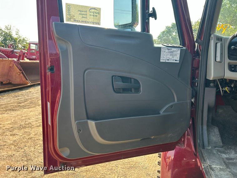 image for item DS8822 2012 International DuraStar 4300  spreader truck