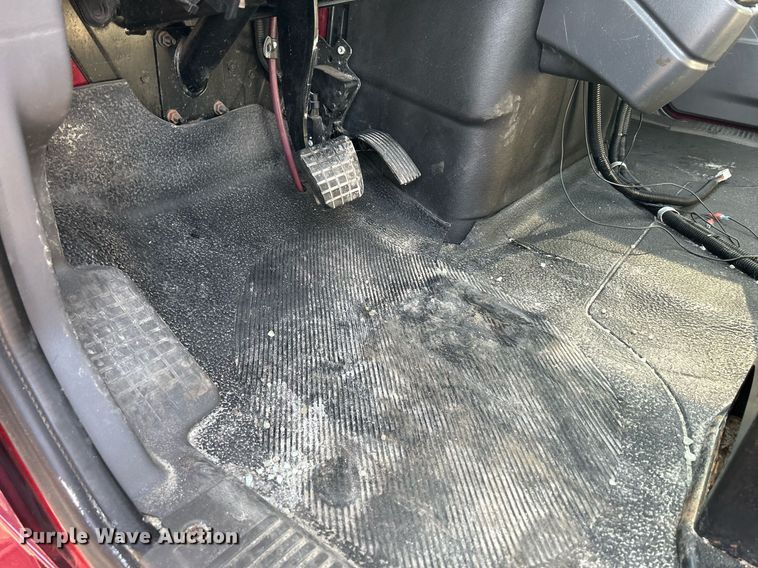 image for item DS8822 2012 International DuraStar 4300  spreader truck