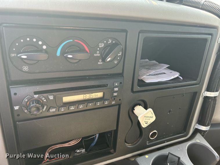 image for item DS8822 2012 International DuraStar 4300  spreader truck