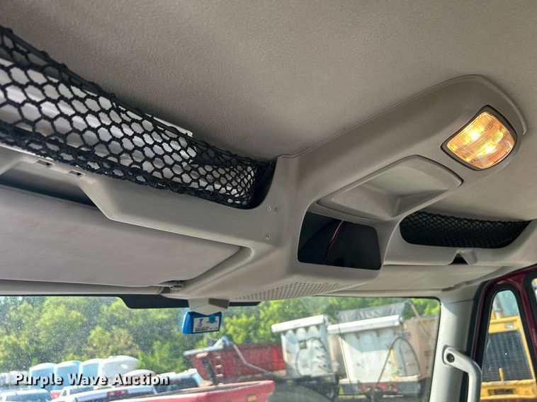 image for item DS8822 2012 International DuraStar 4300  spreader truck