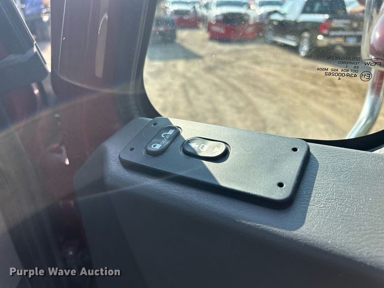 image for item DS8822 2012 International DuraStar 4300  spreader truck