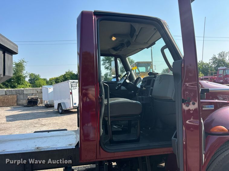 image for item DS8822 2012 International DuraStar 4300  spreader truck