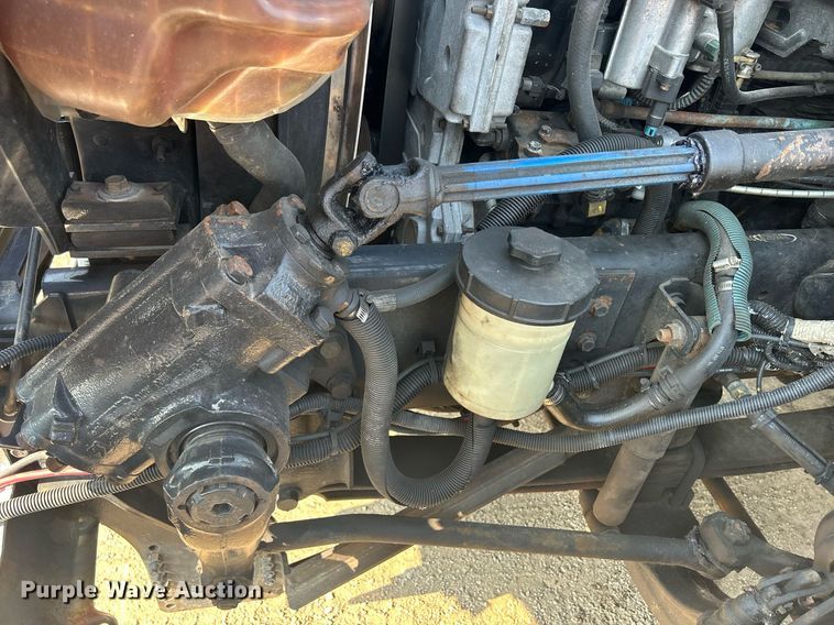 image for item DS8822 2012 International DuraStar 4300  spreader truck