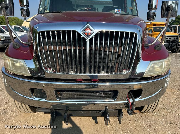 image for item DS8822 2012 International DuraStar 4300  spreader truck