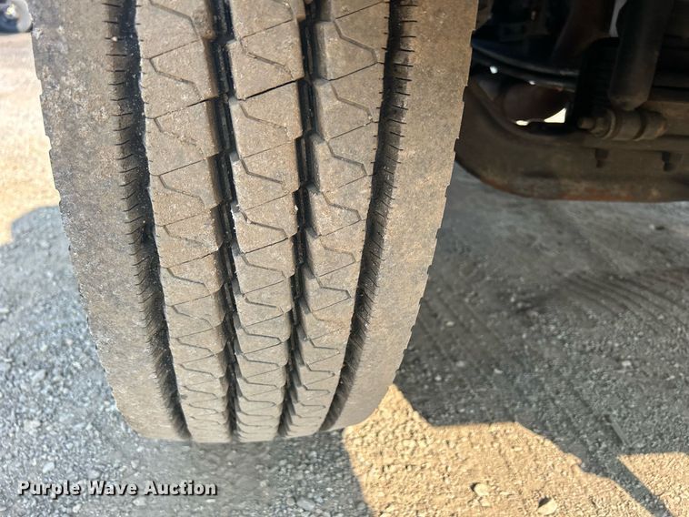 image for item DS8822 2012 International DuraStar 4300  spreader truck