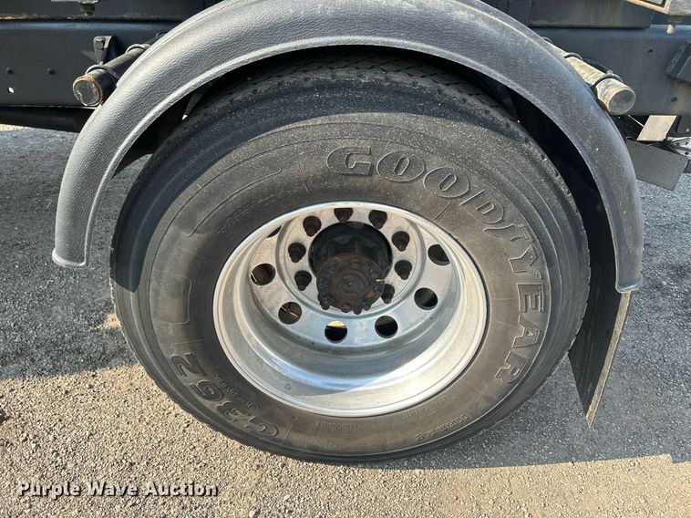 image for item DS8822 2012 International DuraStar 4300  spreader truck