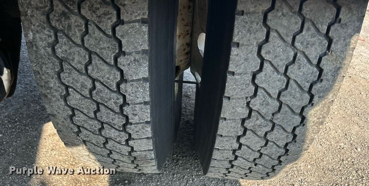 image for item DS8822 2012 International DuraStar 4300  spreader truck