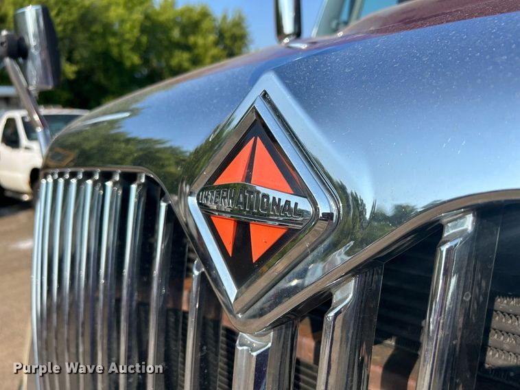 image for item DS8822 2012 International DuraStar 4300  spreader truck