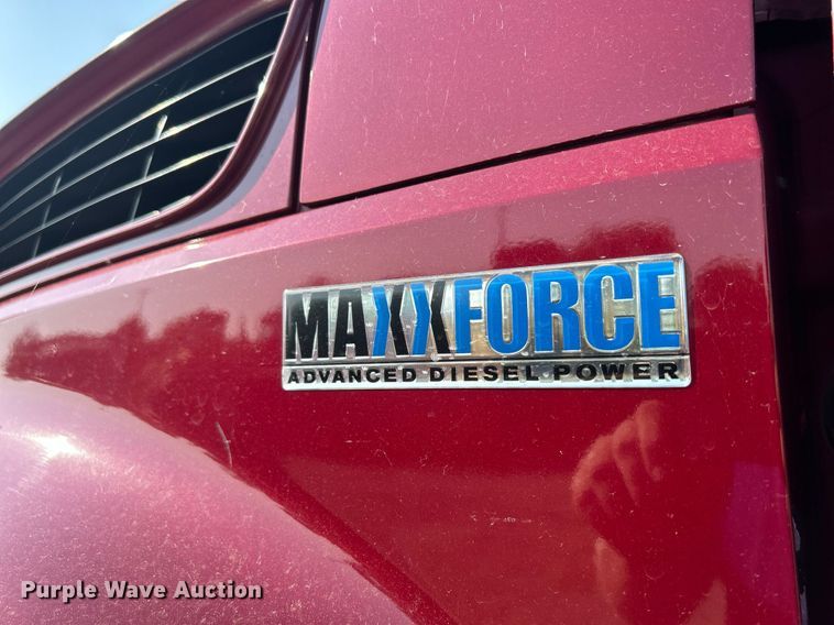 image for item DS8822 2012 International DuraStar 4300  spreader truck