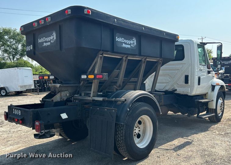 image for item DS8823 2009 International DuraStar 4300  spreader truck